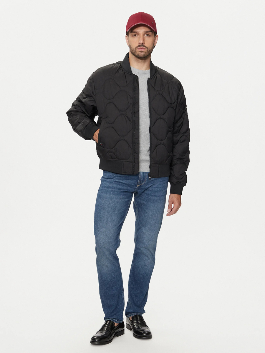 detail Tommy Hilfiger pánská černá bunda Bomber