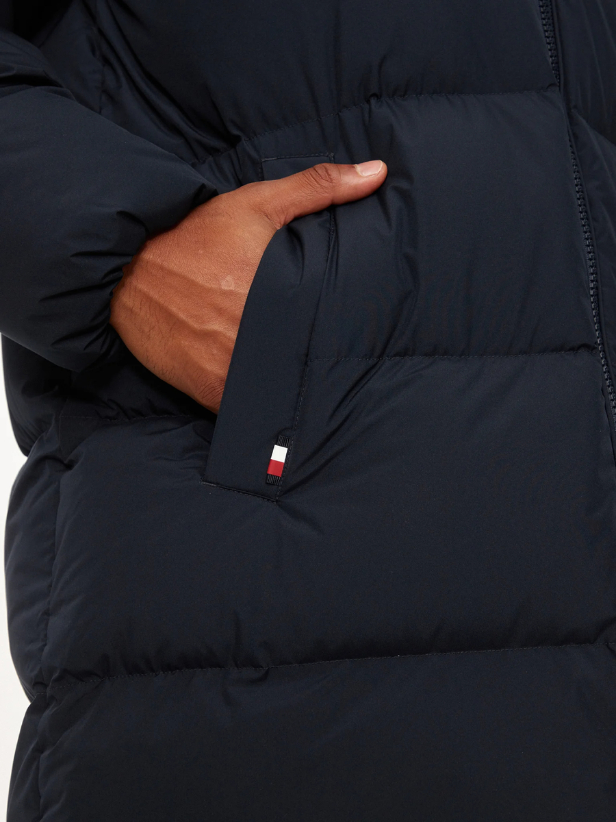 detail Tommy Hilfiger pánská tmavě modrá bunda