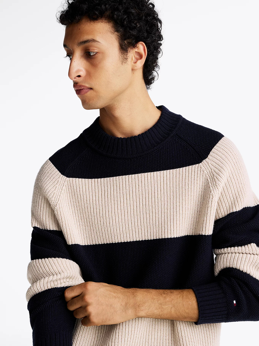 detail Tommy Hilfiger pánský svetr Rugby