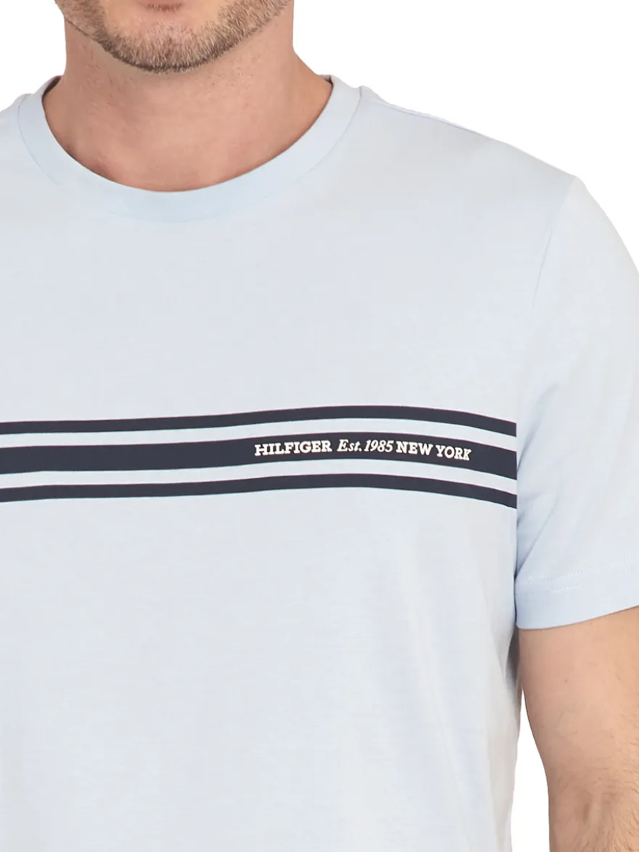 detail Tommy Hilfiger pánské světle modré tričko