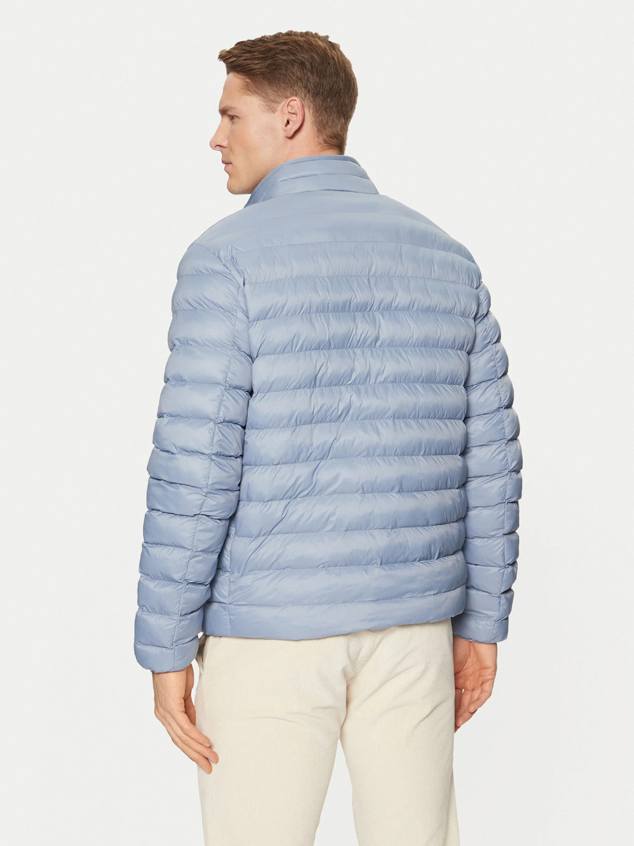 detail Tommy Hilfiger pánská světle modrá bunda