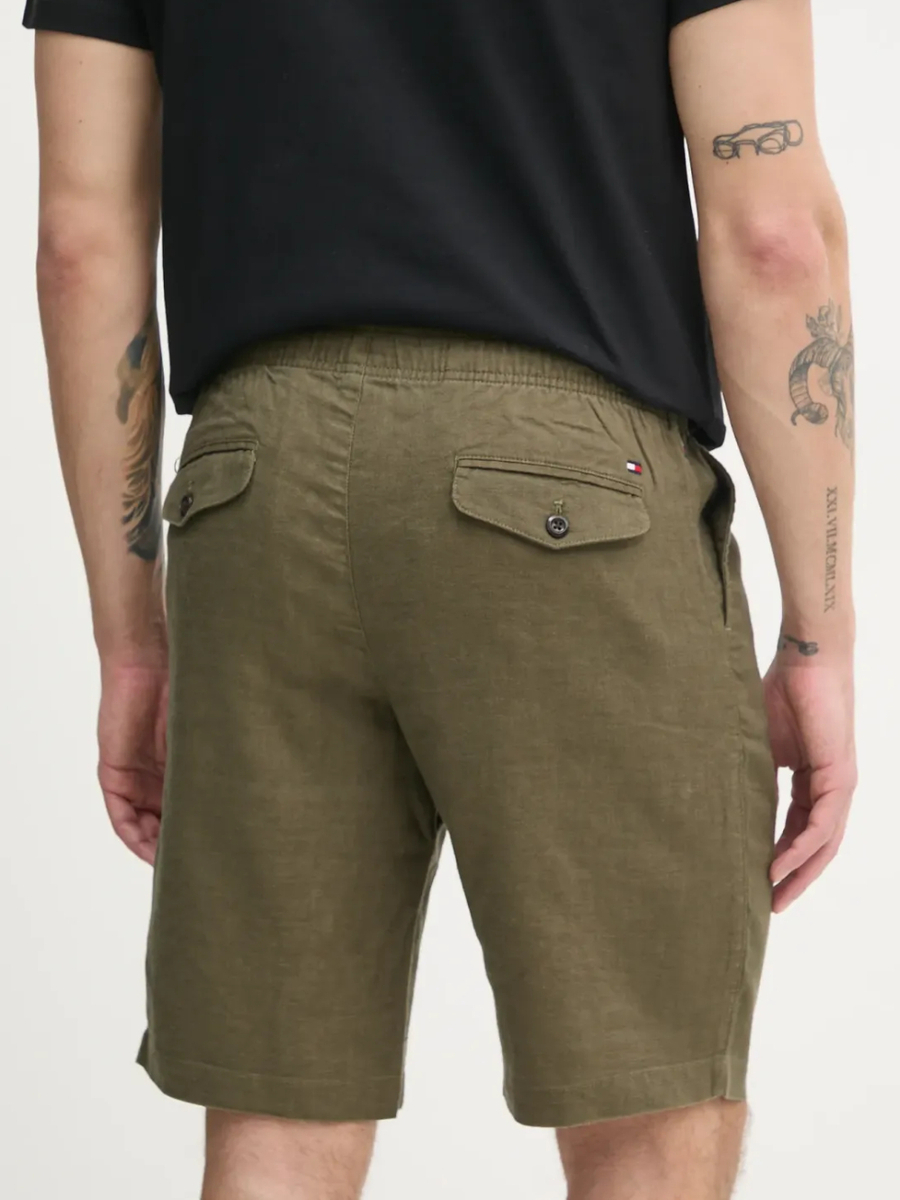 detail Tommy Hilfiger pánské zelené šortky