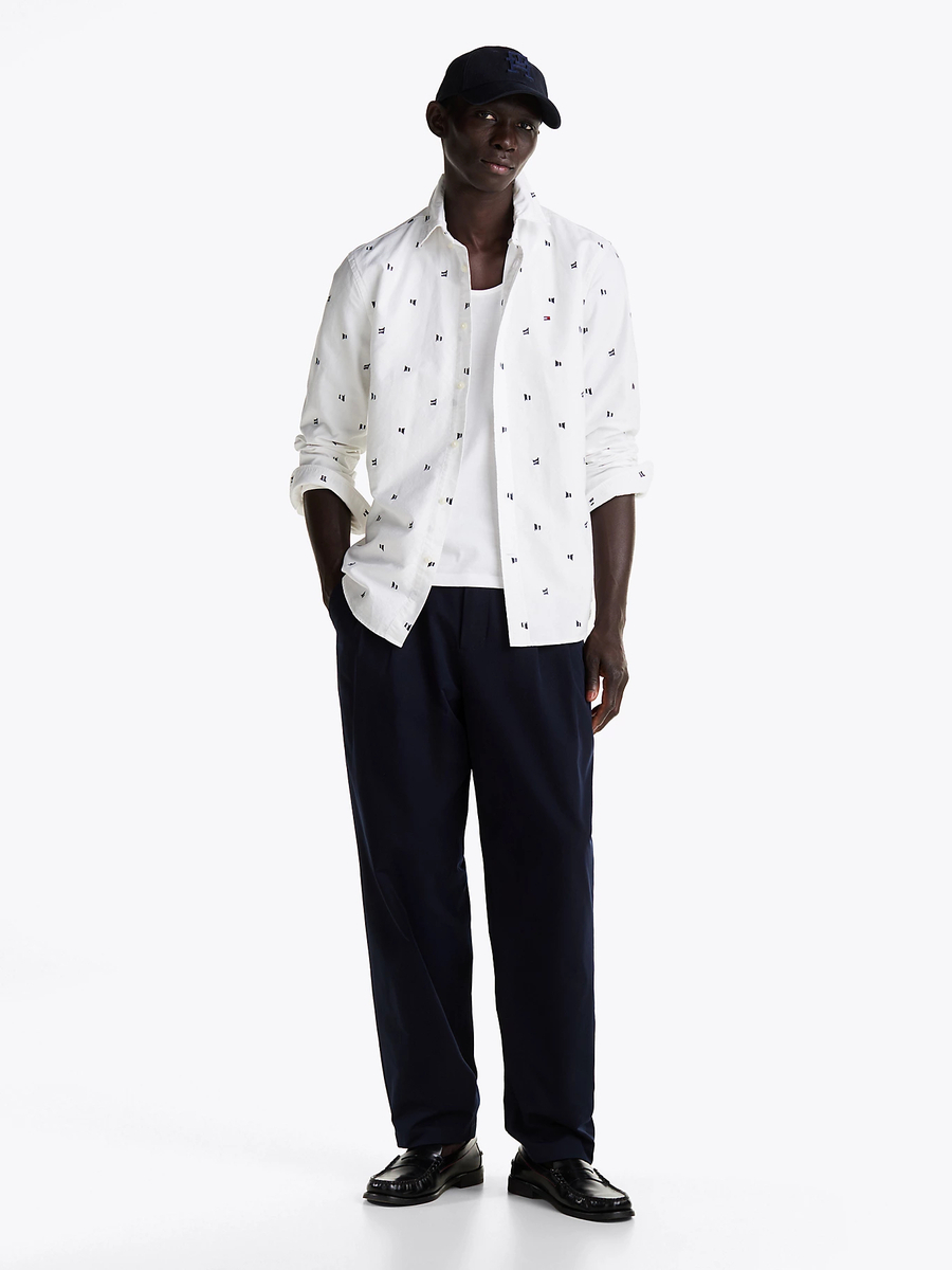 detail Tommy Hilfiger pánská bílá košile Oxford