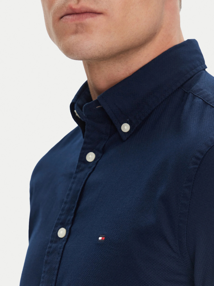 detail Tommy Hilfiger pánská tmavě modrá košile