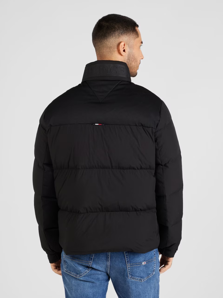 detail Tommy Hilfiger pánská černá bunda