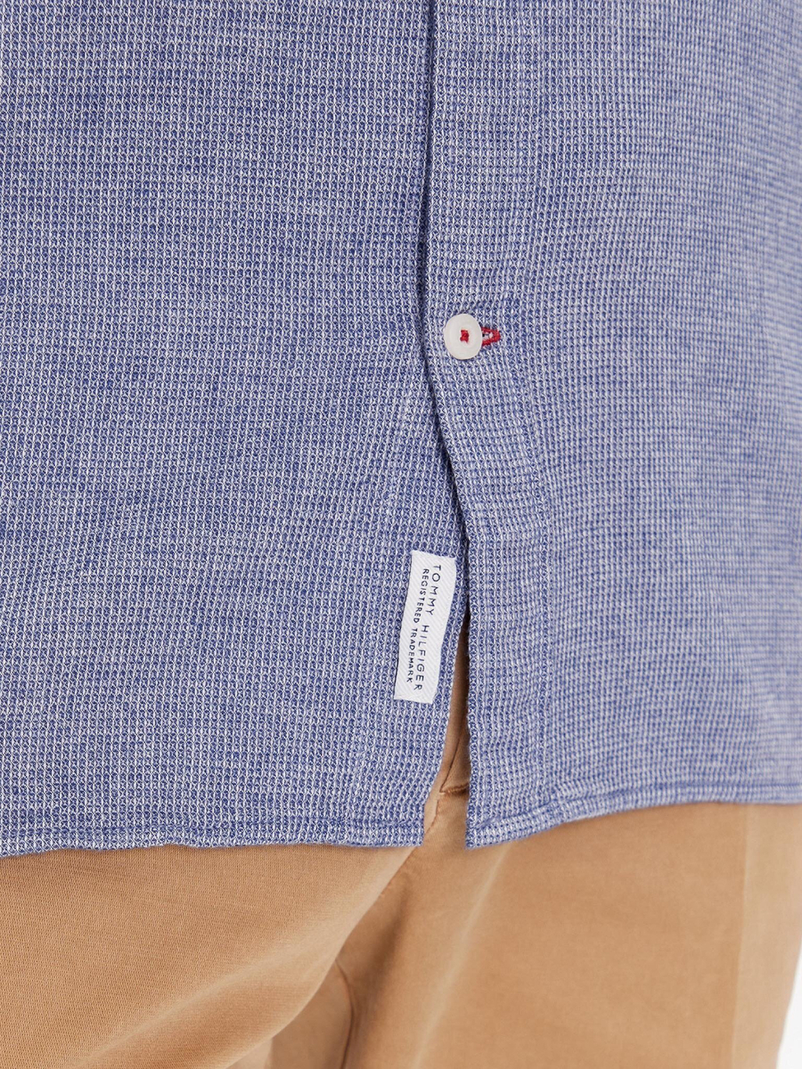 detail Tommy Hilfiger pánská modrá košile