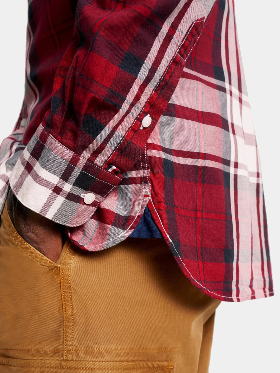 detail Tommy Hilfiger pánská vínová kostkovaná košile