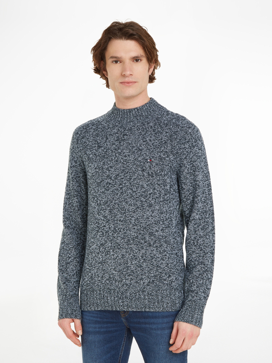 detail Tommy Hilfiger pánský šedý svetr