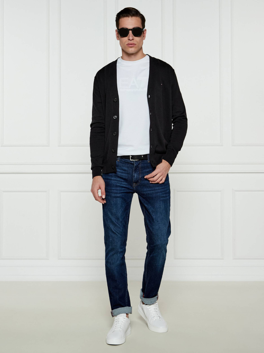 detail Tommy Hilfiger pánský černý svetr