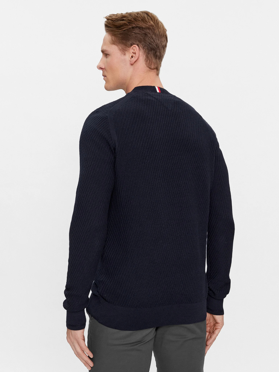 detail Tommy Hilfiger pánský tmavě modrý svetr
