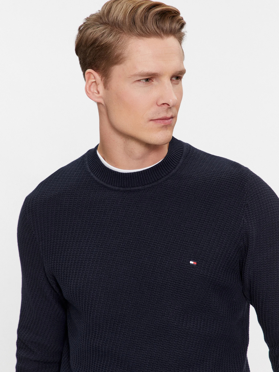 detail Tommy Hilfiger pánský tmavě modrý svetr
