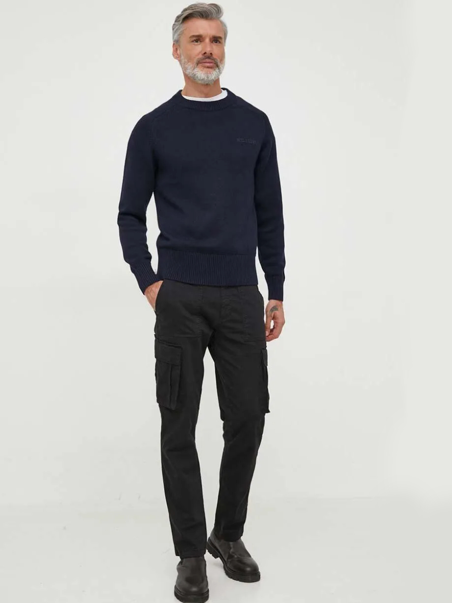 detail Tommy Hilfiger pánský tmavě modrý svetr