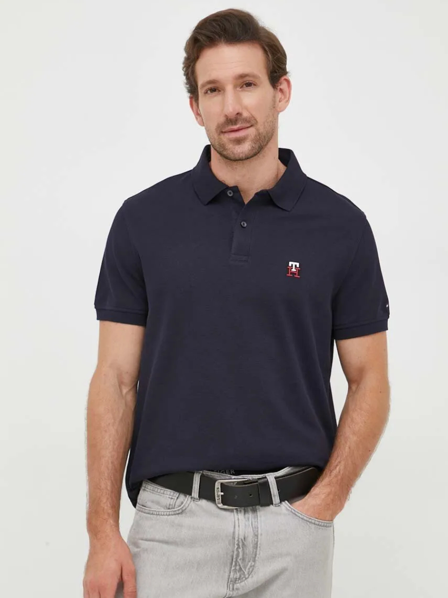 detail Tommy Hilfiger pánské tmavě modré polo tričko.
