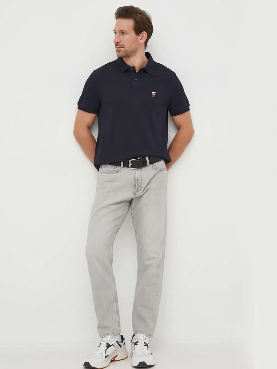 detail Tommy Hilfiger pánské tmavě modré polo tričko.