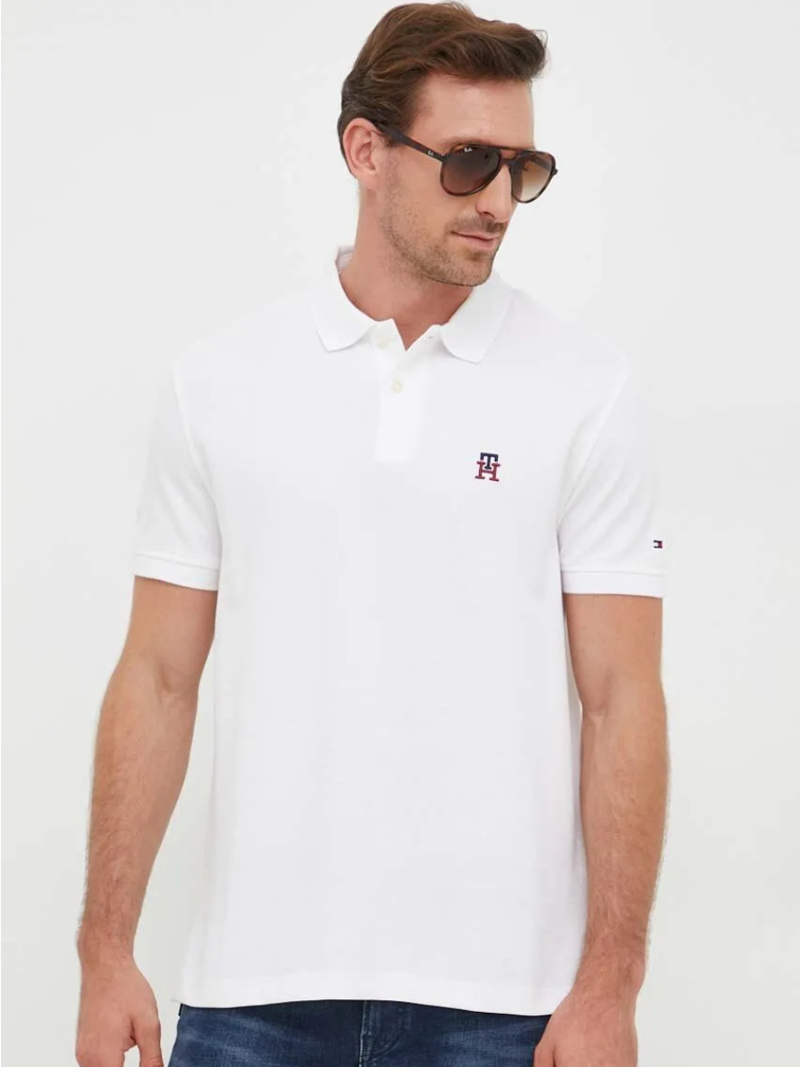 detail Tommy Hilfiger pánské bílé polo tričko.