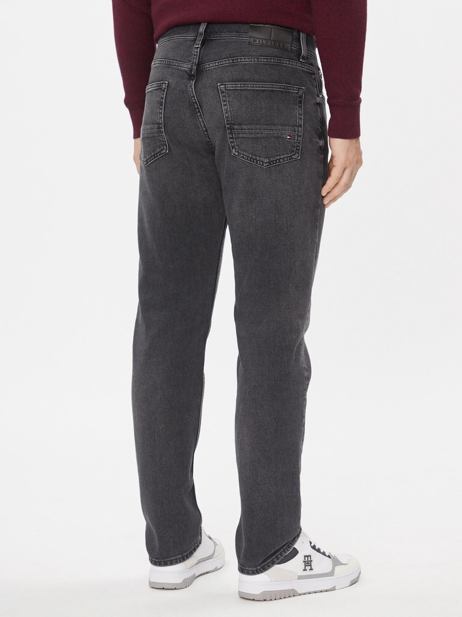 detail Tommy Hilfiger pánské černé džíny