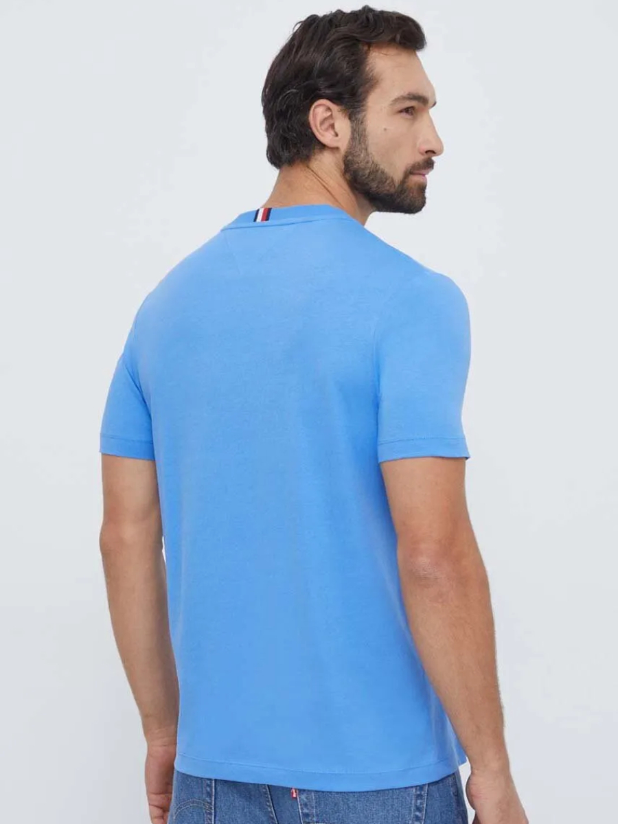 detail Tommy Hilfiger pánské modré tričko