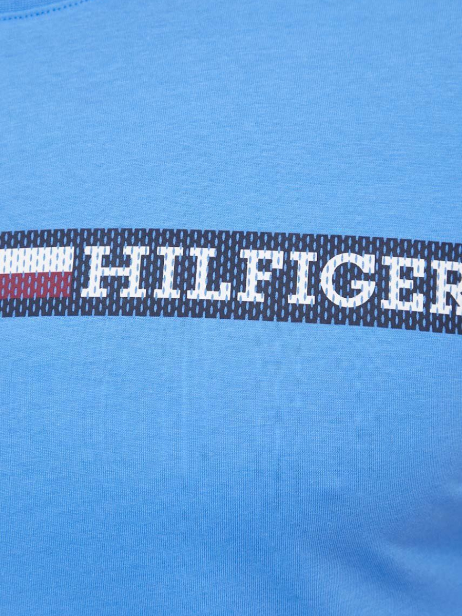 detail Tommy Hilfiger pánské modré tričko