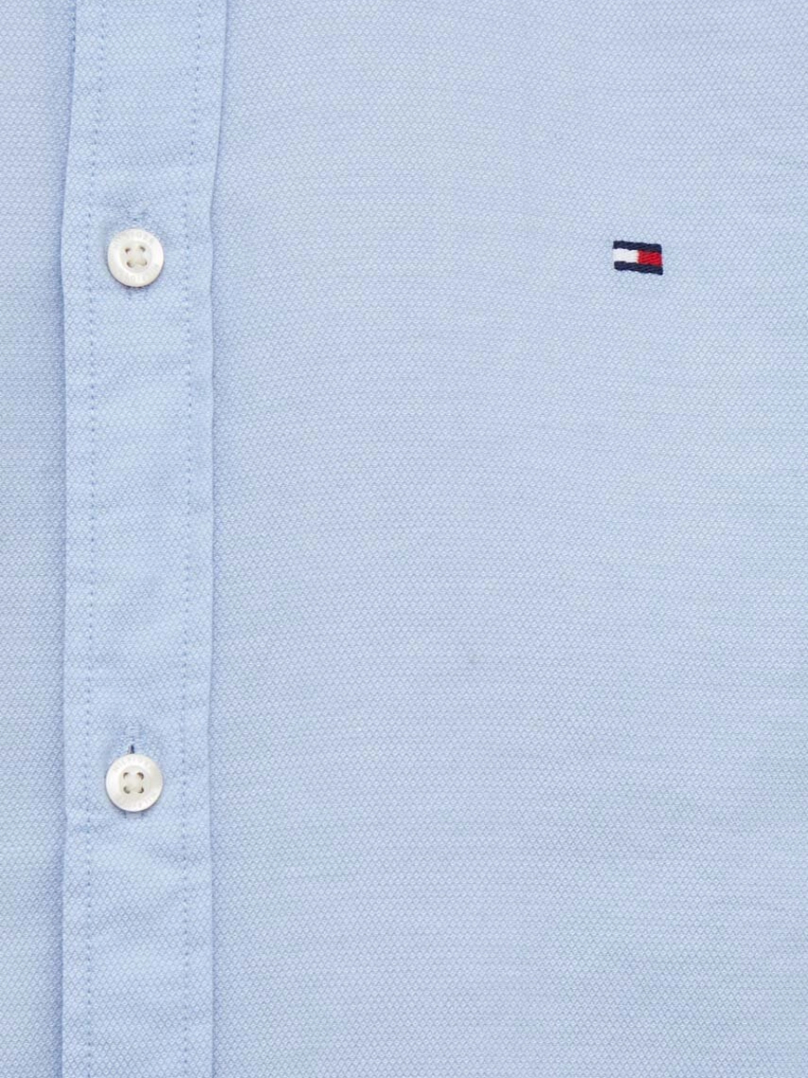 detail Tommy Hilfiger pánská světle modrá košile
