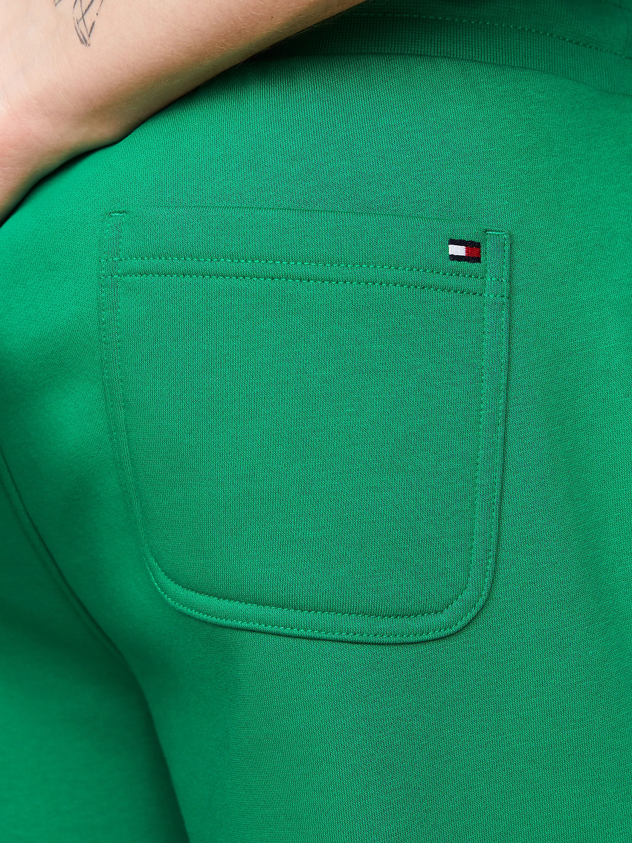 detail Tommy Hilfiger pánské zelené šortky