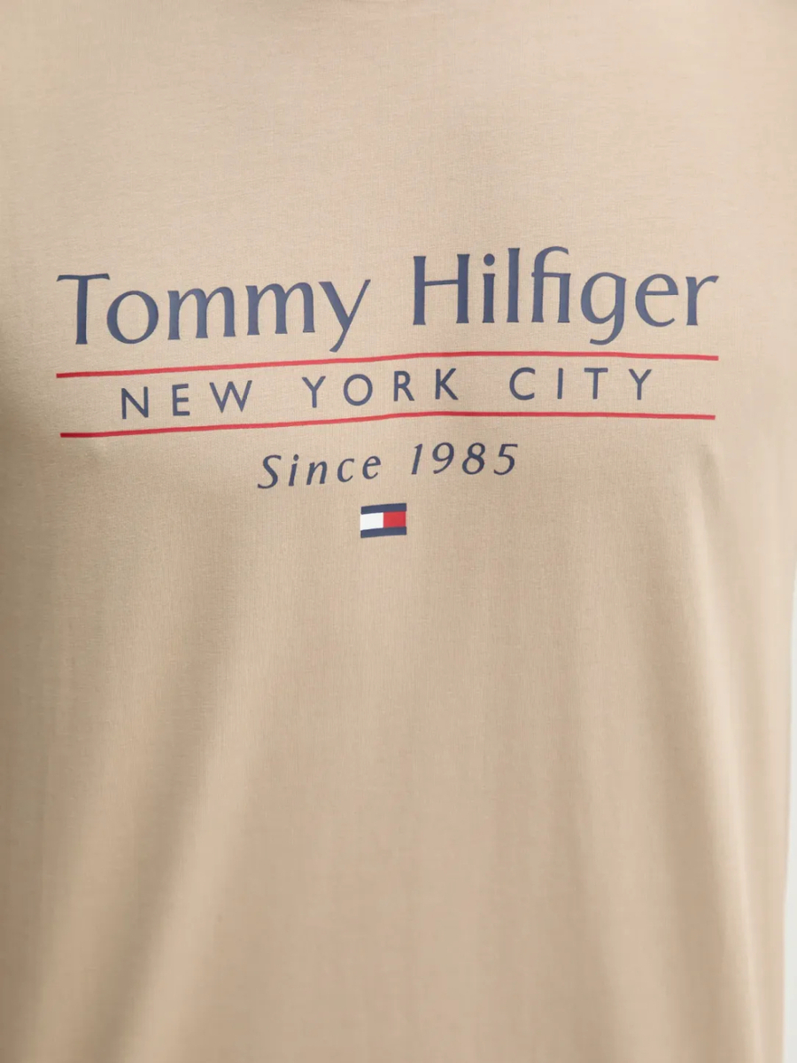 detail Tommy Hilfiger pánské béžové tričko