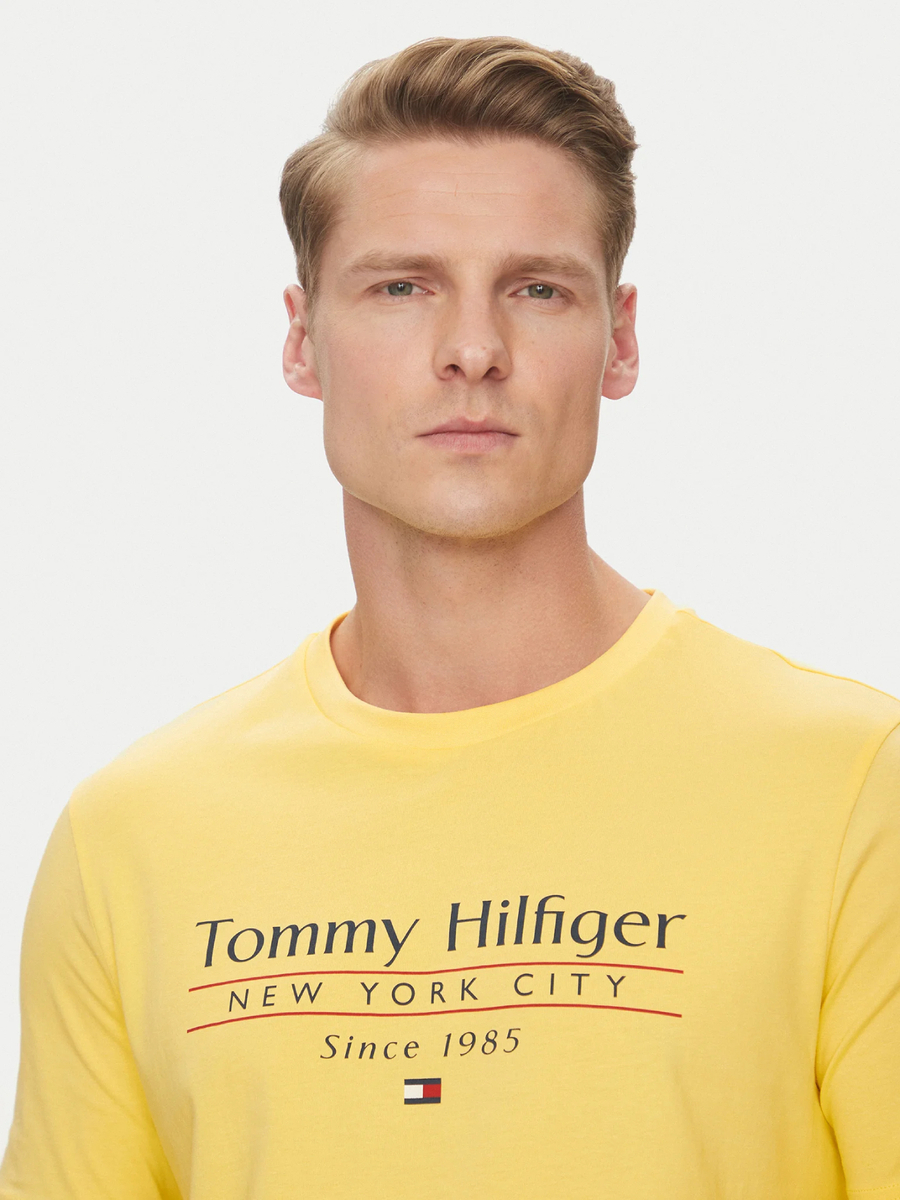 detail Tommy Hilfiger pánské žluté tričko