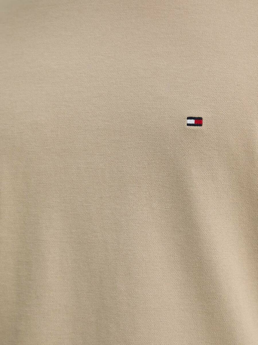 detail Tommy Hilfiger pánské béžové tričko Global