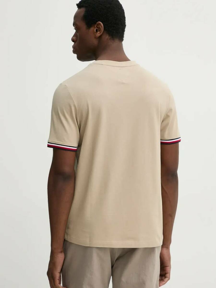 detail Tommy Hilfiger pánské béžové tričko Global