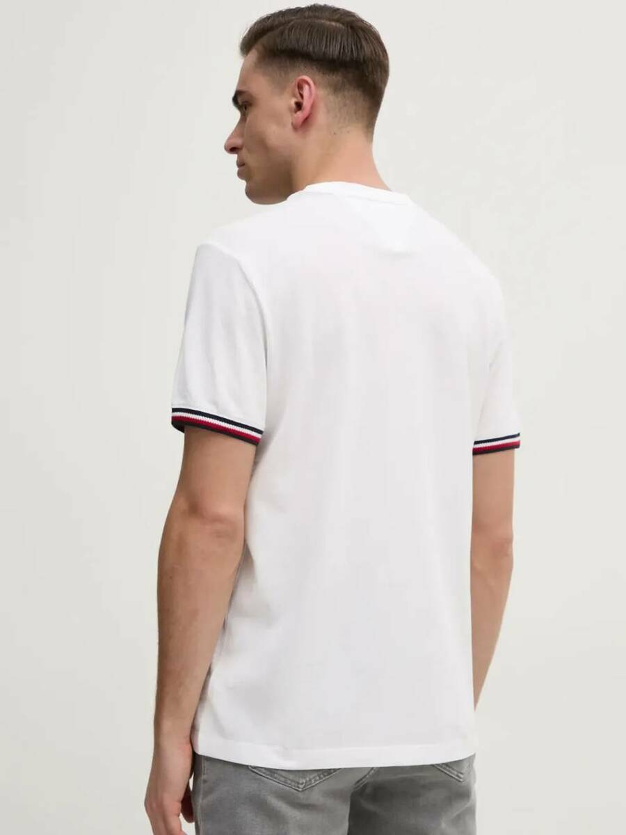 detail Tommy Hilfiger pánské bílé tričko Global