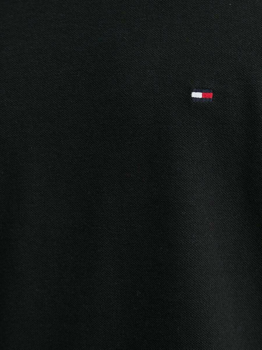 detail Tommy Hilfiger pánské černé tričko Global