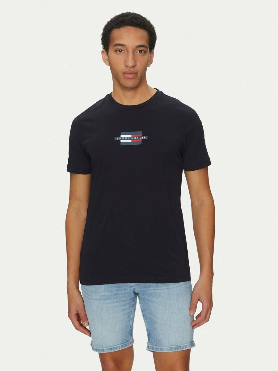 detail Tommy Hilfiger pánské tmavě modré tričko Flag
