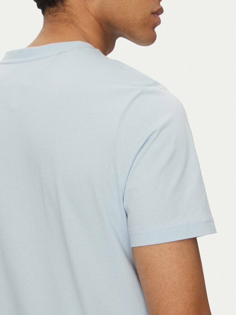 detail Tommy Hilfiger pánské světle modré tričko Flag