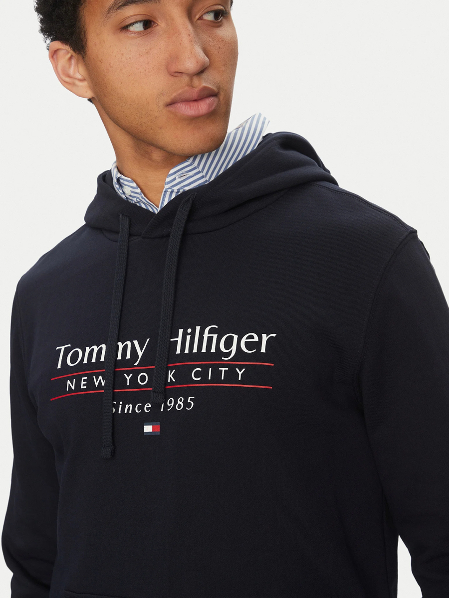 detail Tommy Hilfiger pánská tmavě modrá mikina