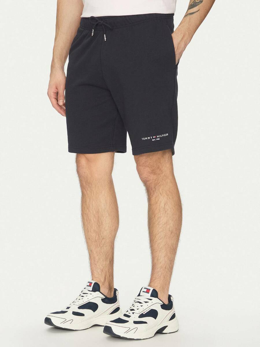 detail Tommy Hilfiger pánské tmavě modré šortky