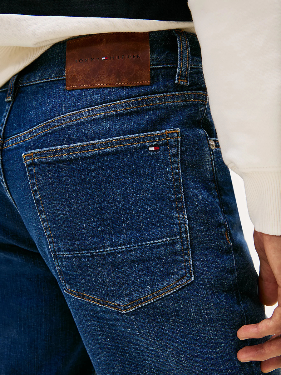 detail Tommy Hilfiger pánské riflové šortky
