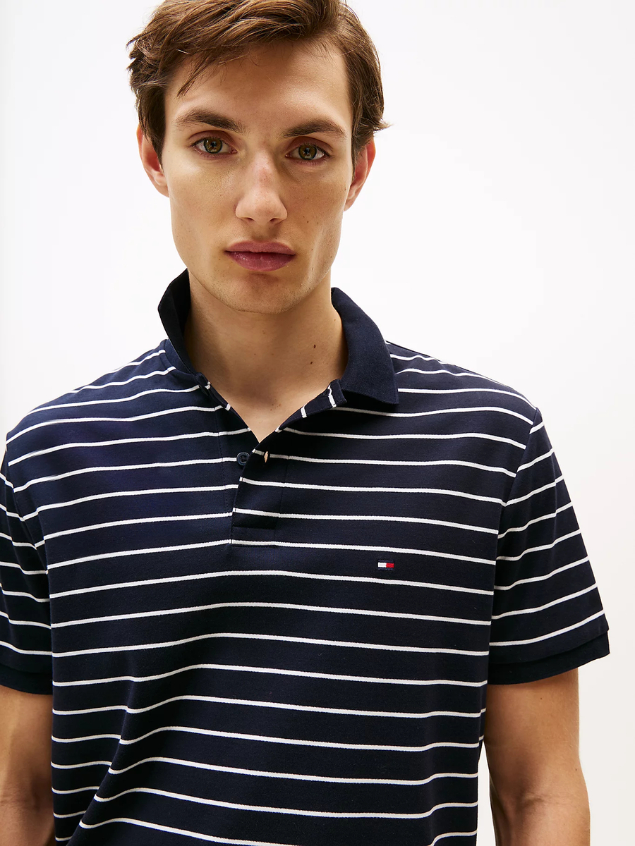 detail Tommy Hilfiger pánské tmavě modré polo tričko