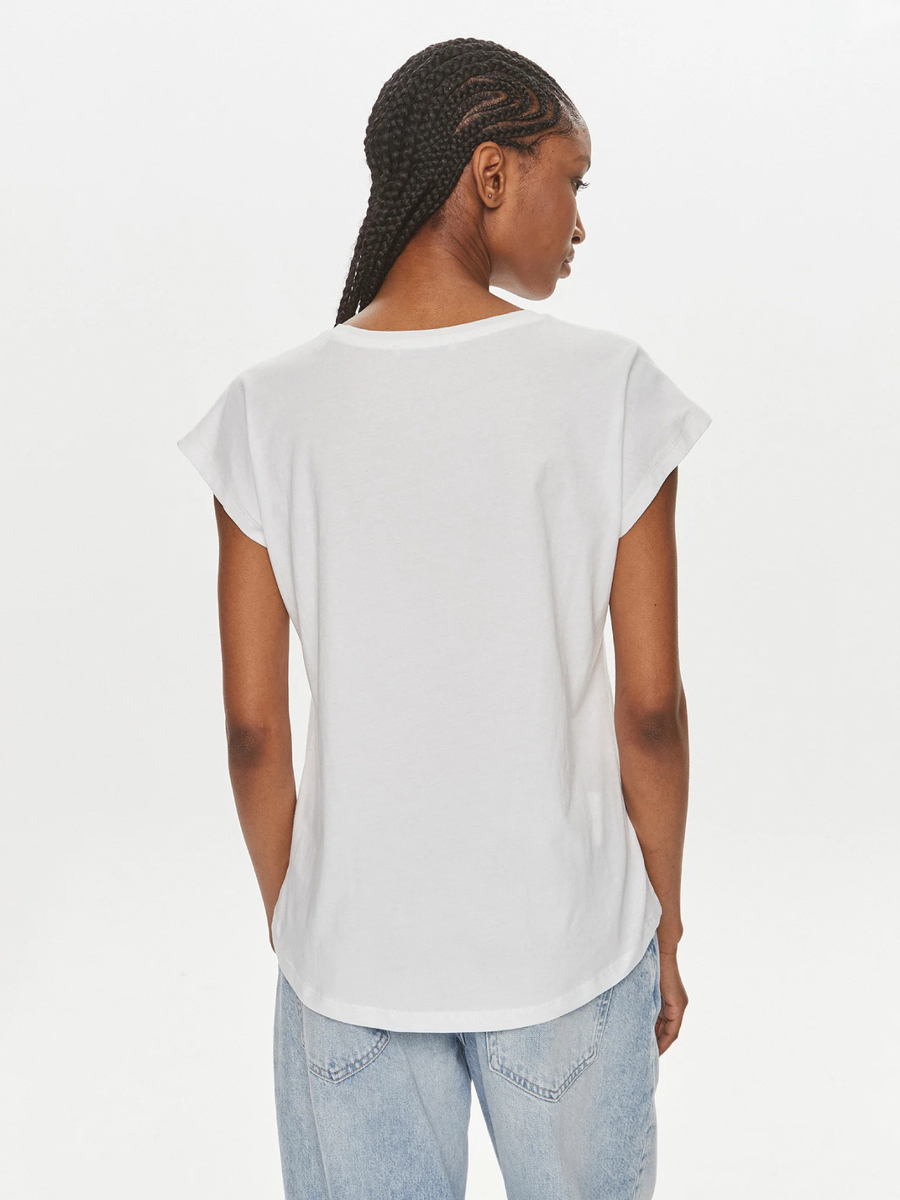 detail Pepe Jeans dámské bílé tričko