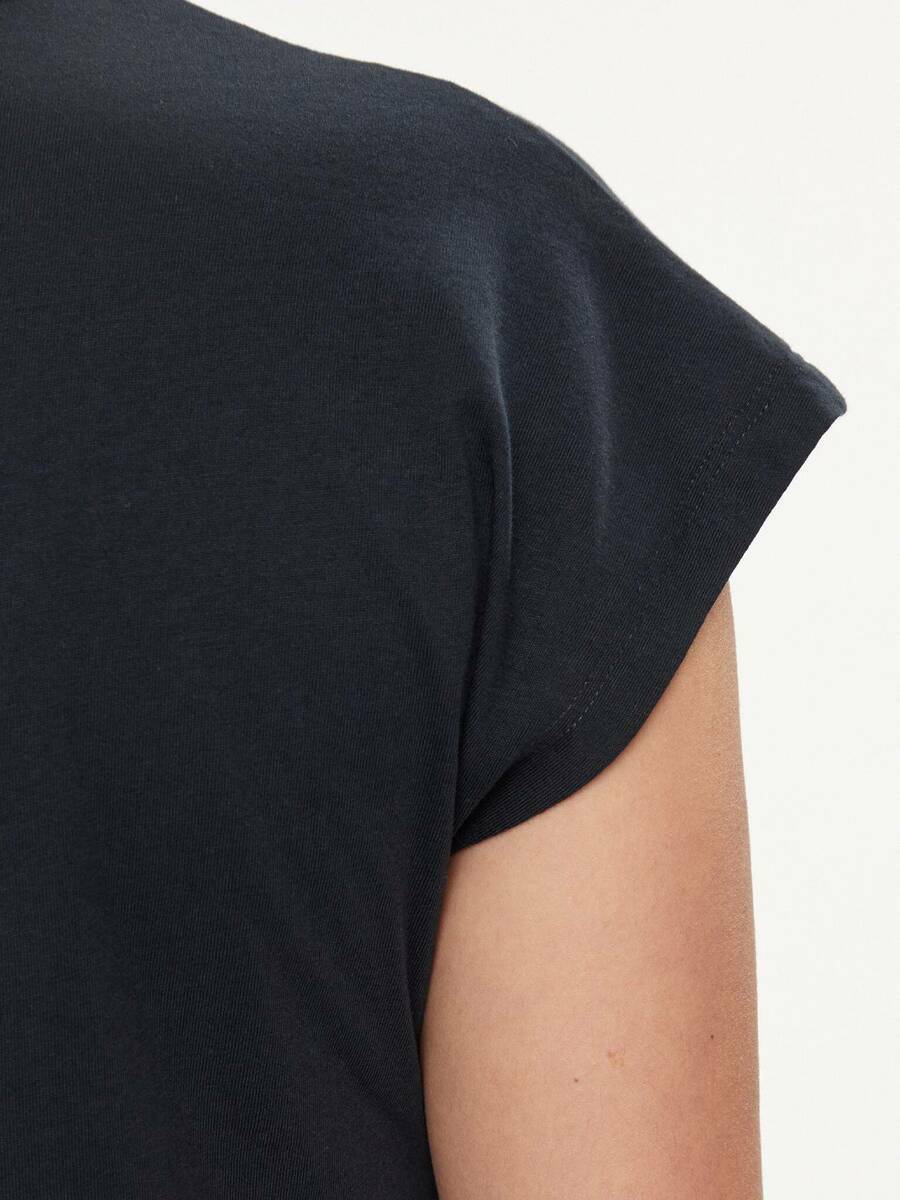 detail Pepe Jeans dámské tmavě modré tričko
