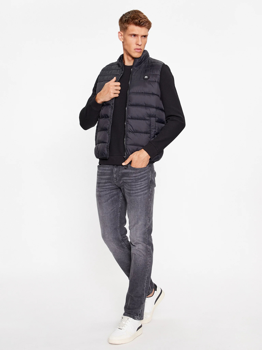 detail Pepe Jeans pánská černá vesta