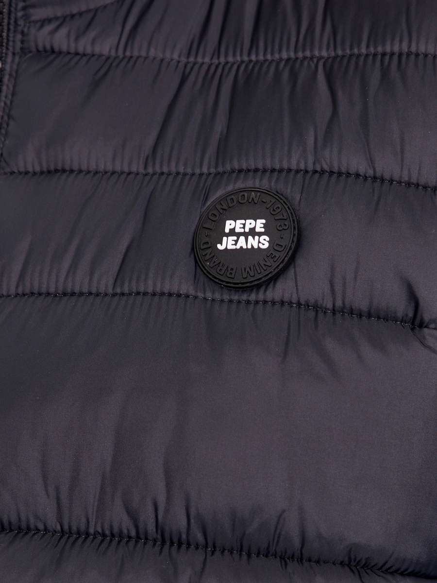 detail Pepe Jeans pánská černá vesta