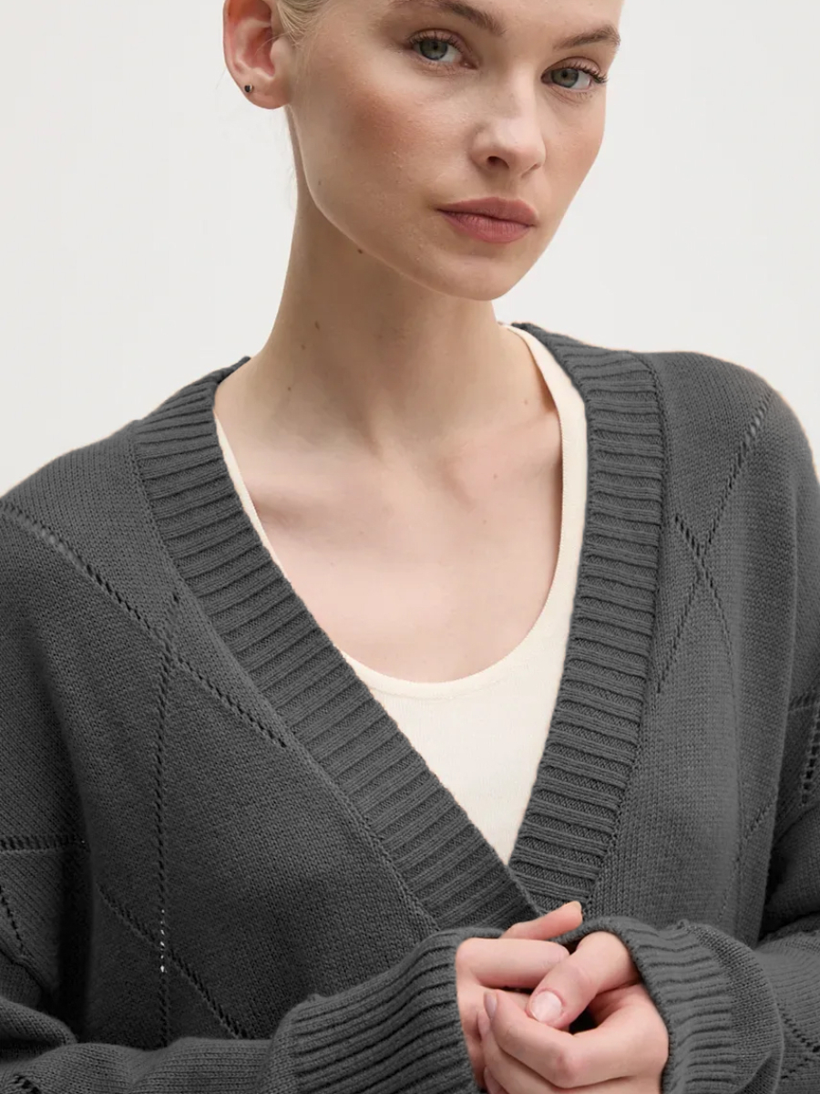 detail Pepe Jeans dámský šedý svetr