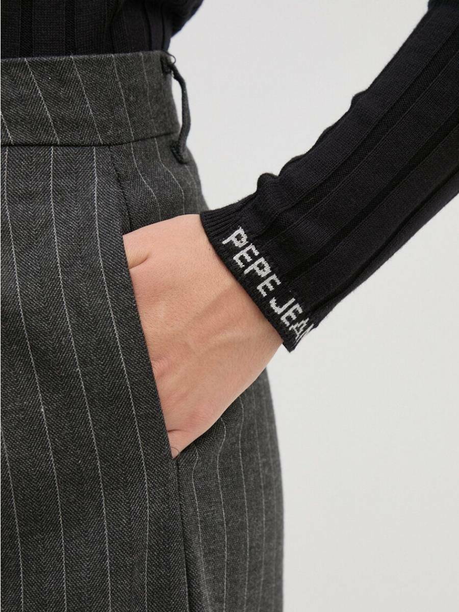 detail Pepe Jeans dámský černý rolák
