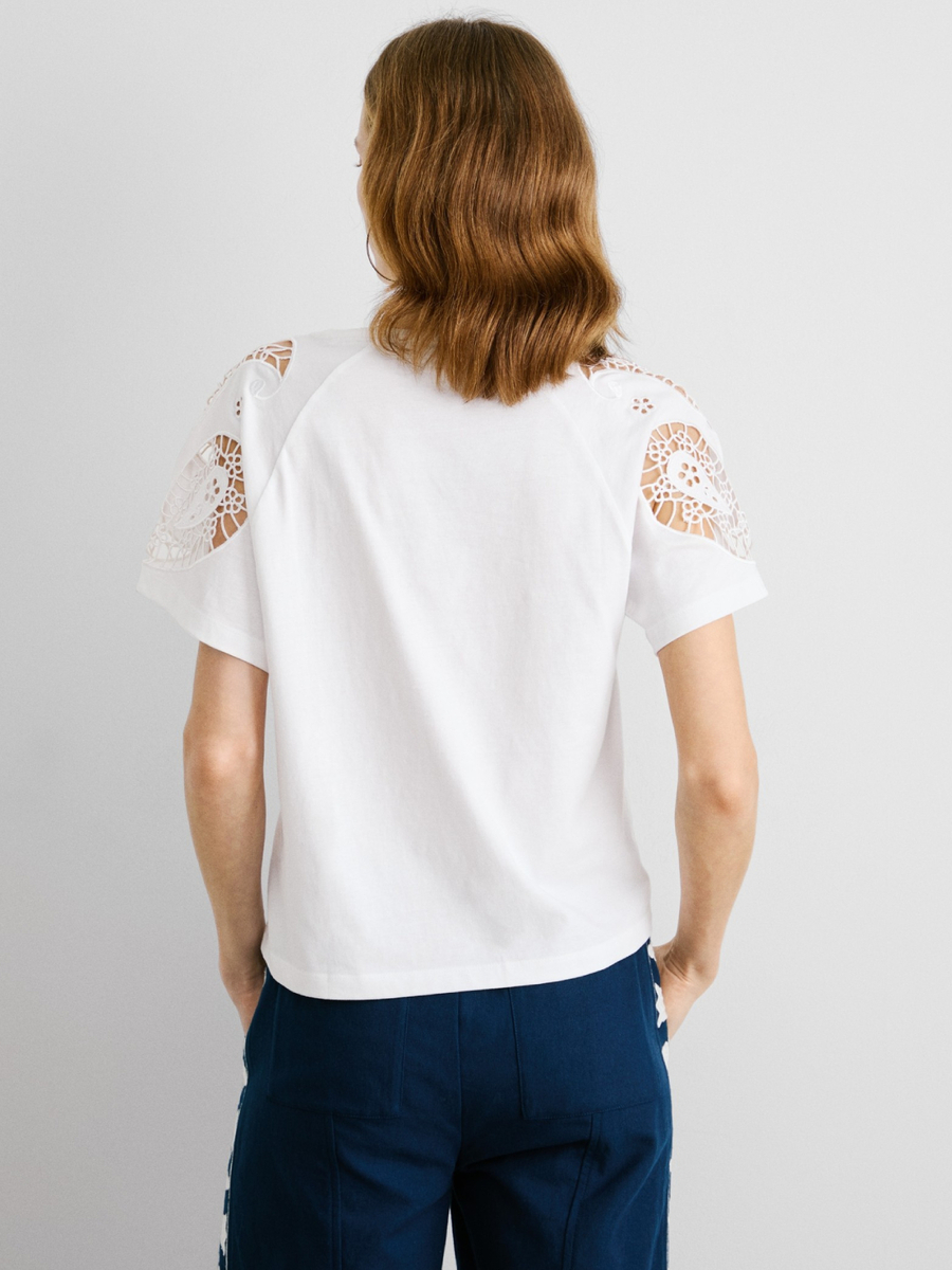 detail Pepe Jeans dámské bílé tričko