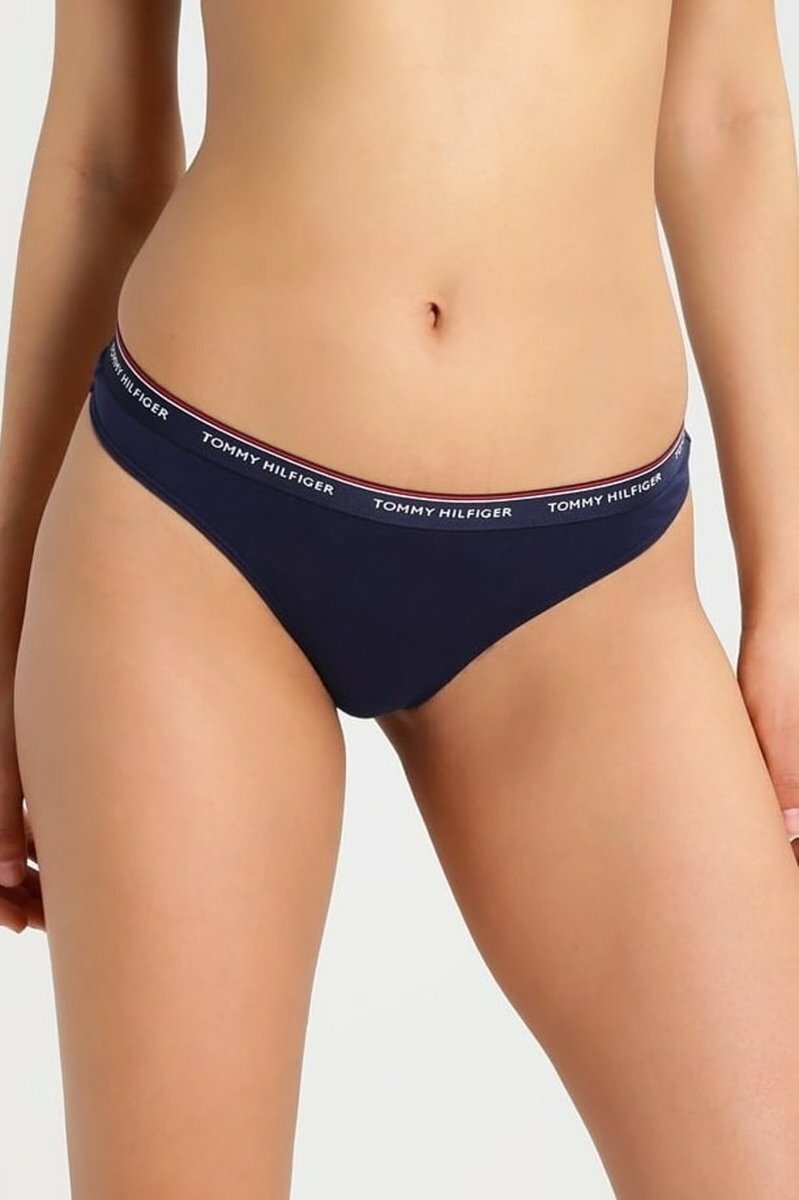 detail Tommy Hilfiger tmavě modré tanga 3pack