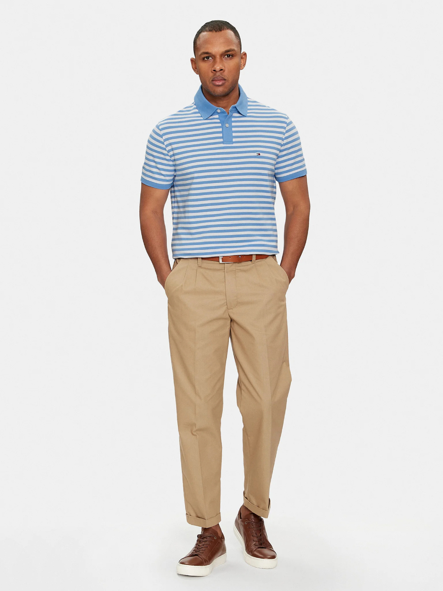 detail Tommy Hilfiger pánské modré bílé pruhované polotričko