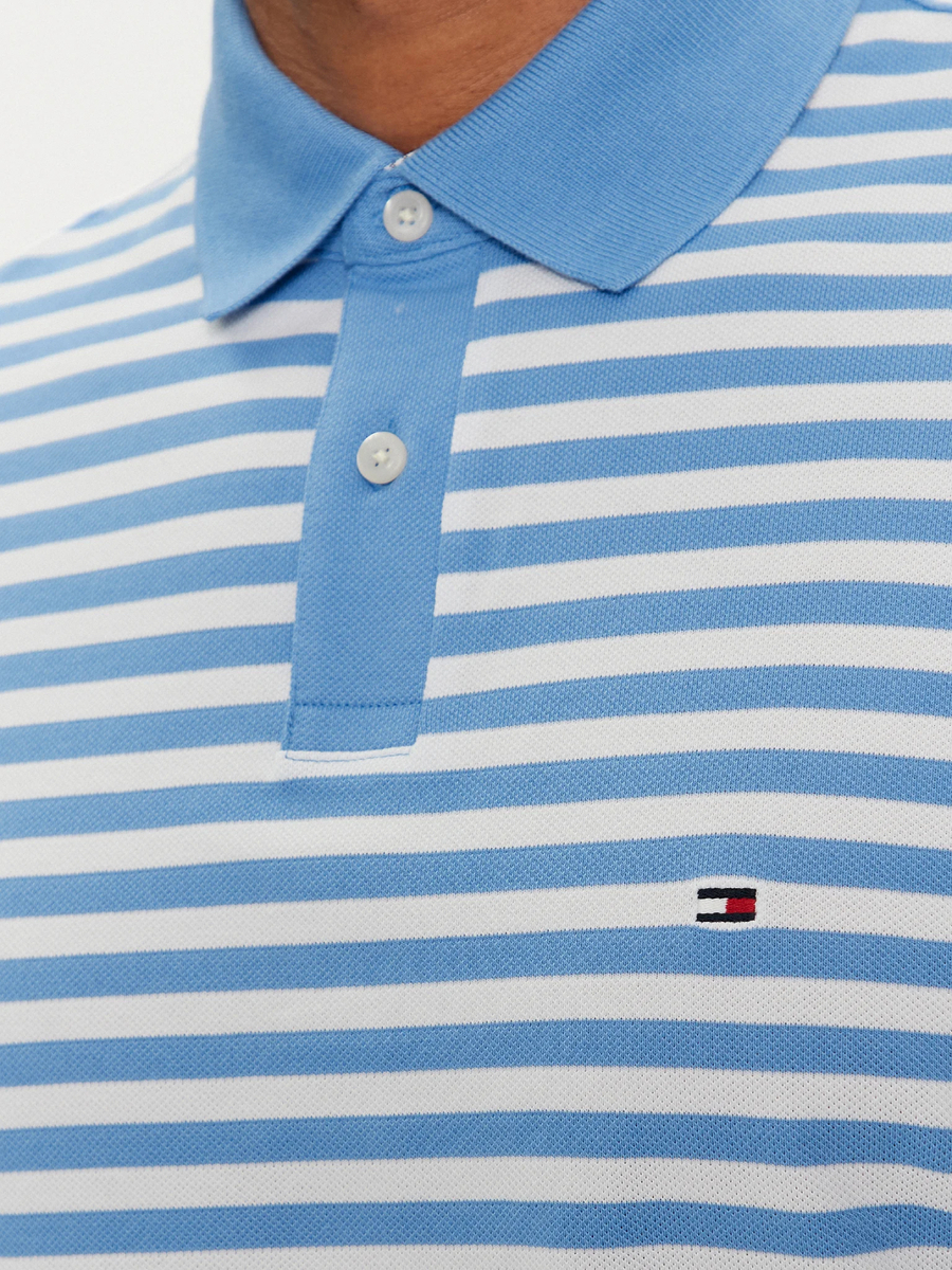 detail Tommy Hilfiger pánské modré bílé pruhované polotričko