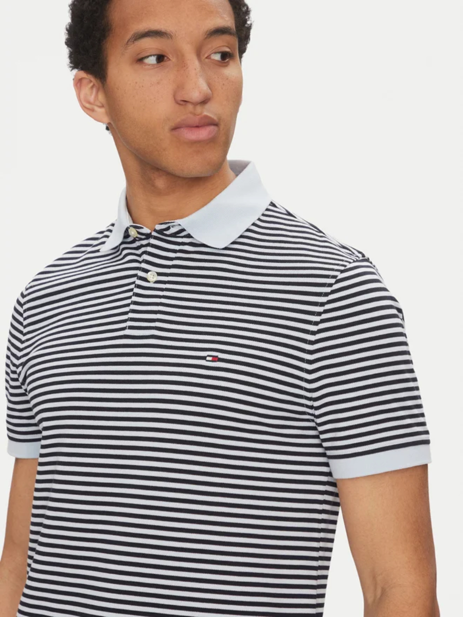 detail Tommy Hilfiger pánské modro modré pruhované polotričko