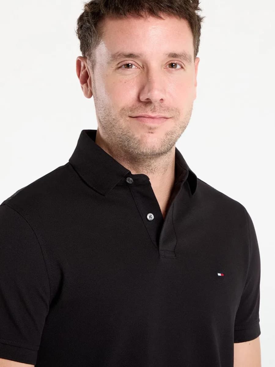 detail Tommy Hilfiger pánské černé polo tričko