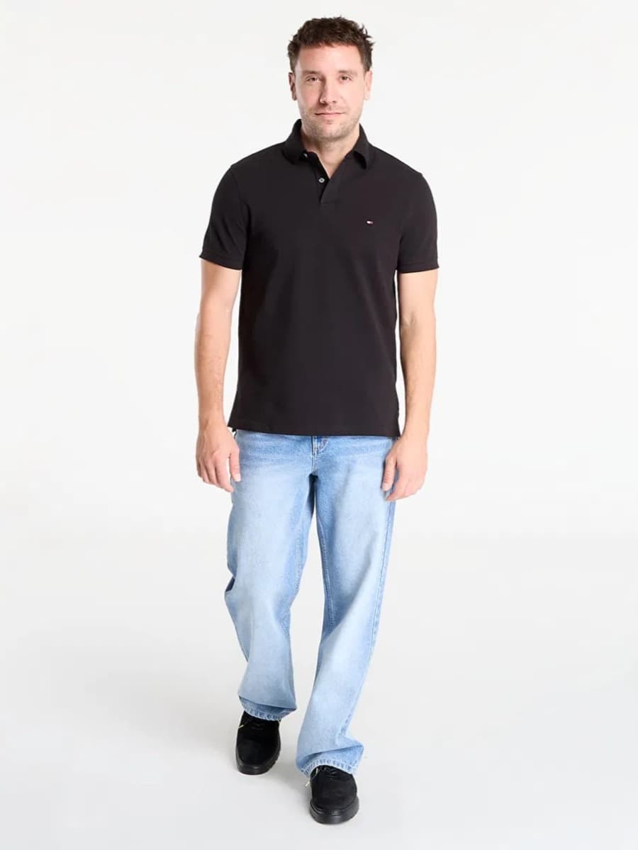 detail Tommy Hilfiger pánské černé polo tričko