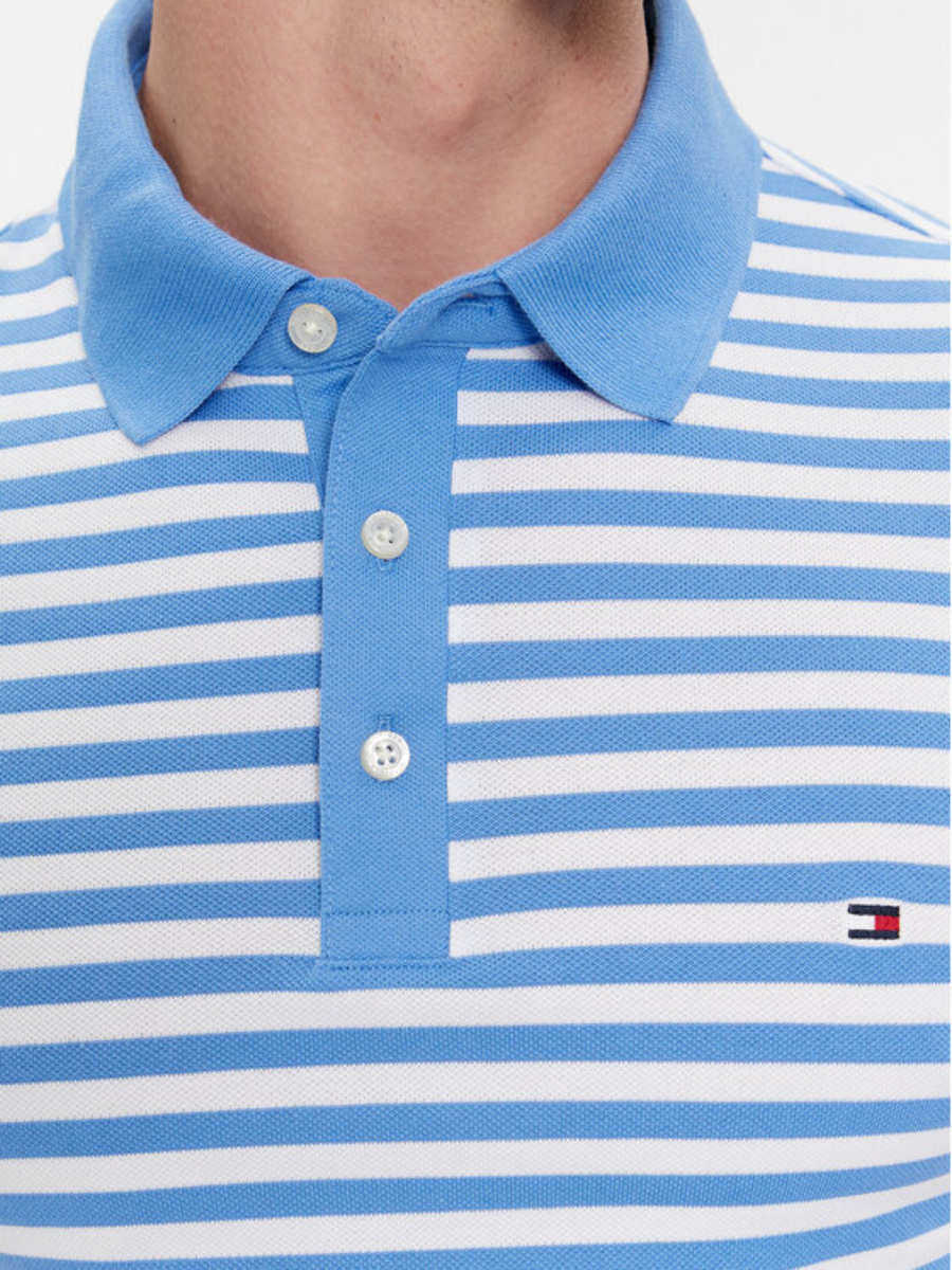 detail Tommy Hilfiger pánské modré pruhované polo tričko